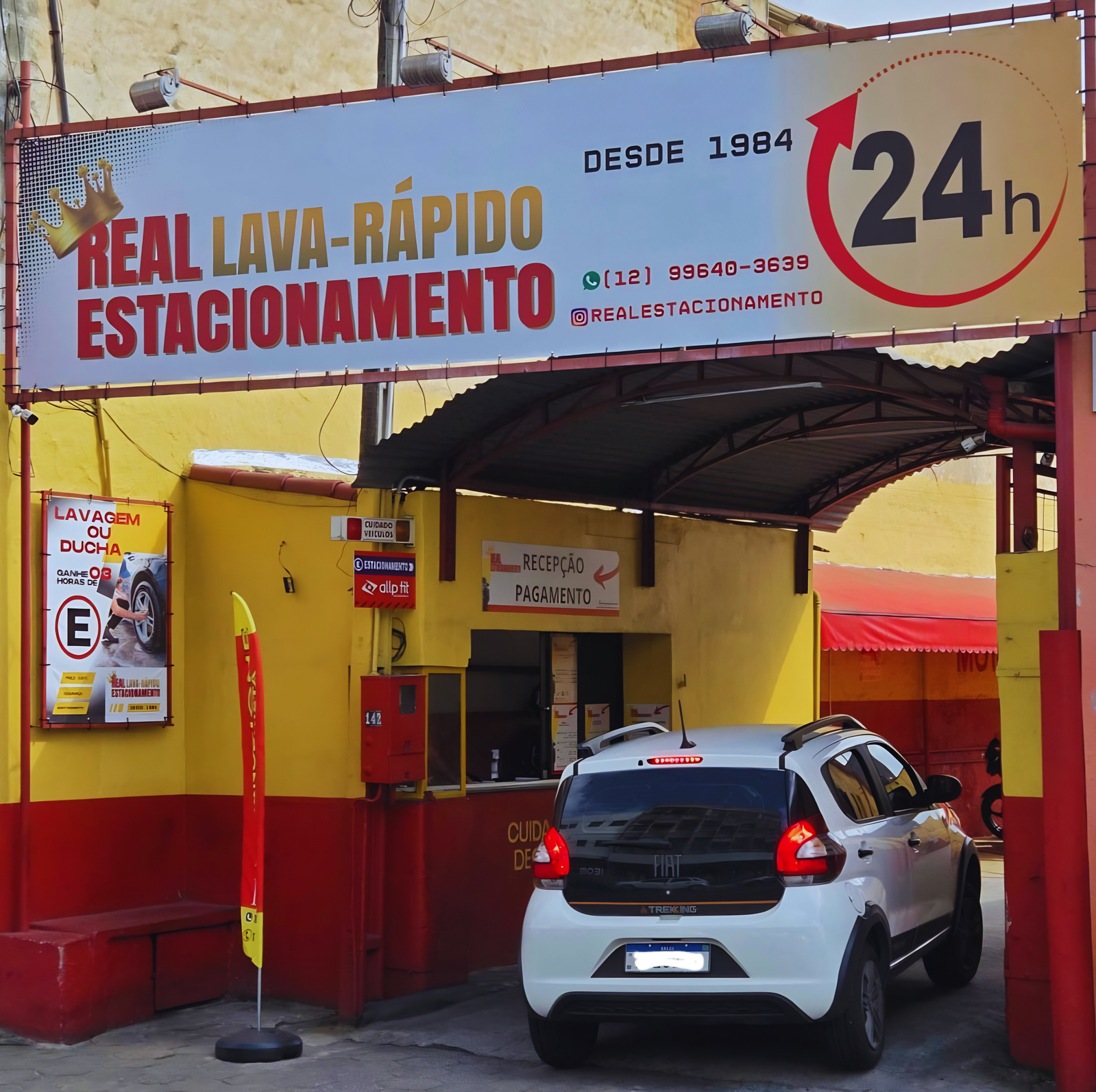 Fachada do Real Estacionamento